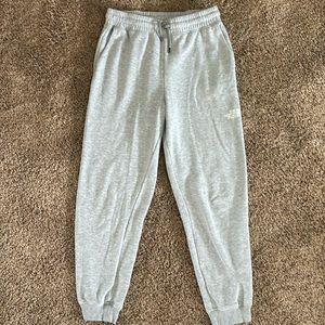 The North Face Women's 
Ankle Sweatpants in Heather Gray
Size M (reg)